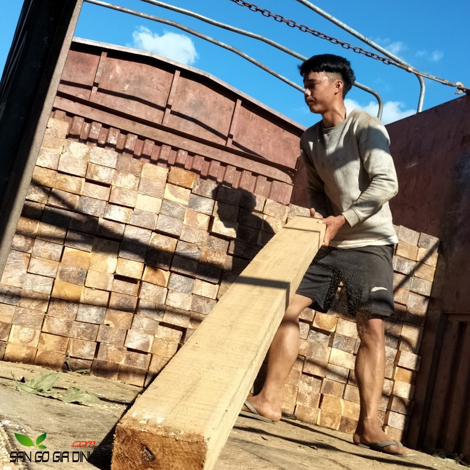 San go Teak có phu hop lat san nha khong