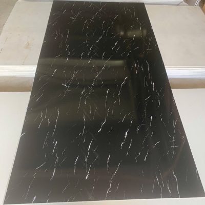 Tấm nhựa PVC vân đá 003 màu đen, vân chỉ